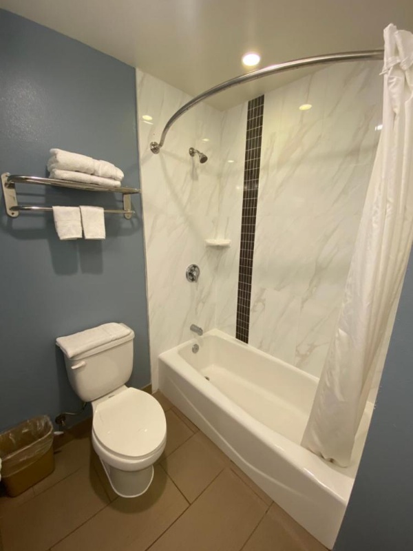 Ocean Surf Inn & Suites image 100