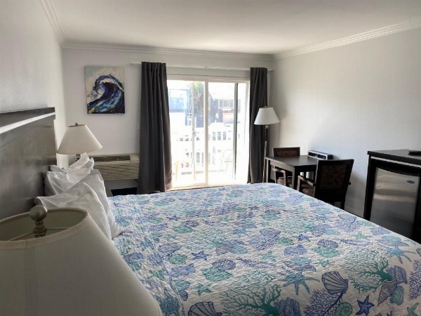 Ocean Surf Inn & Suites image 45