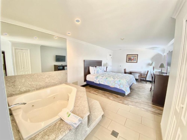 Ocean Surf Inn & Suites image 53