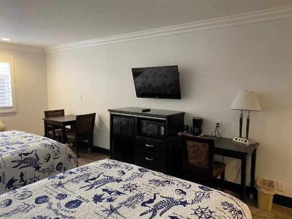 Ocean Surf Inn & Suites image 67