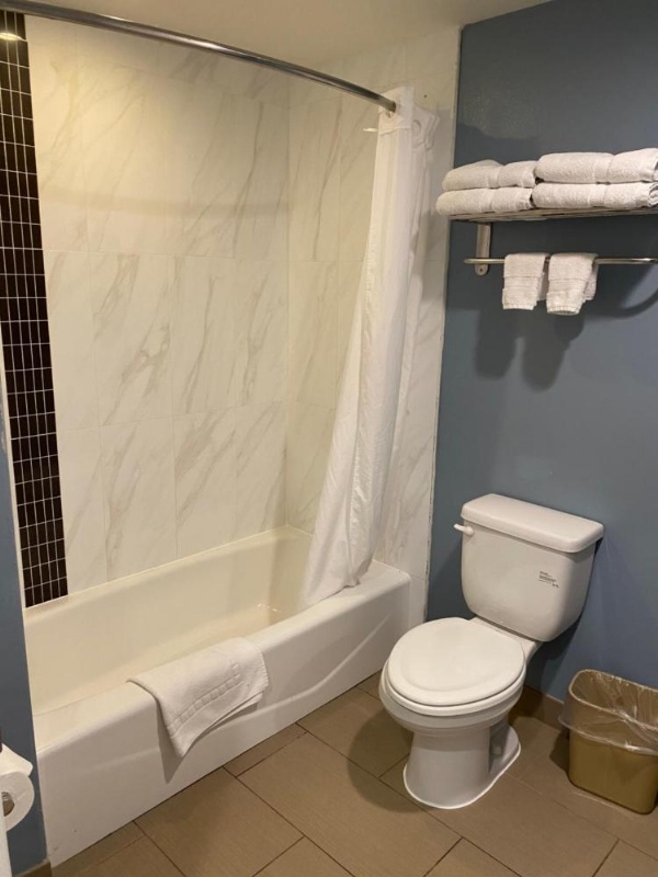 Ocean Surf Inn & Suites image 74