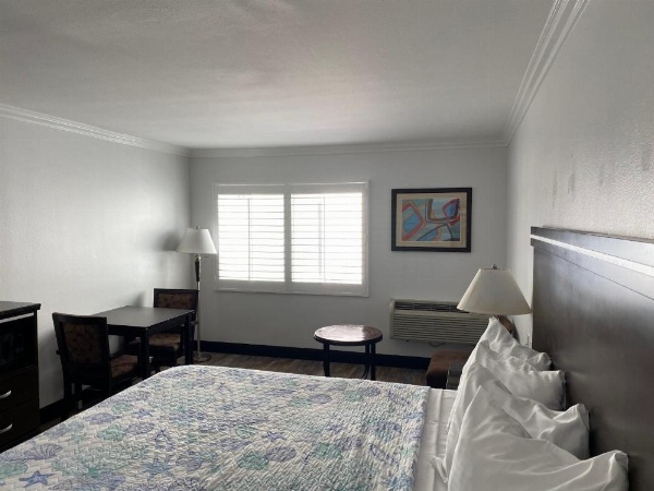 Ocean Surf Inn & Suites image 79