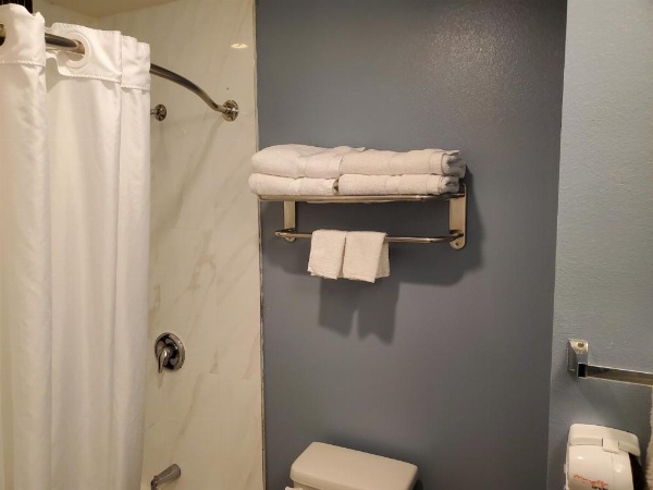 Ocean Surf Inn & Suites image 97